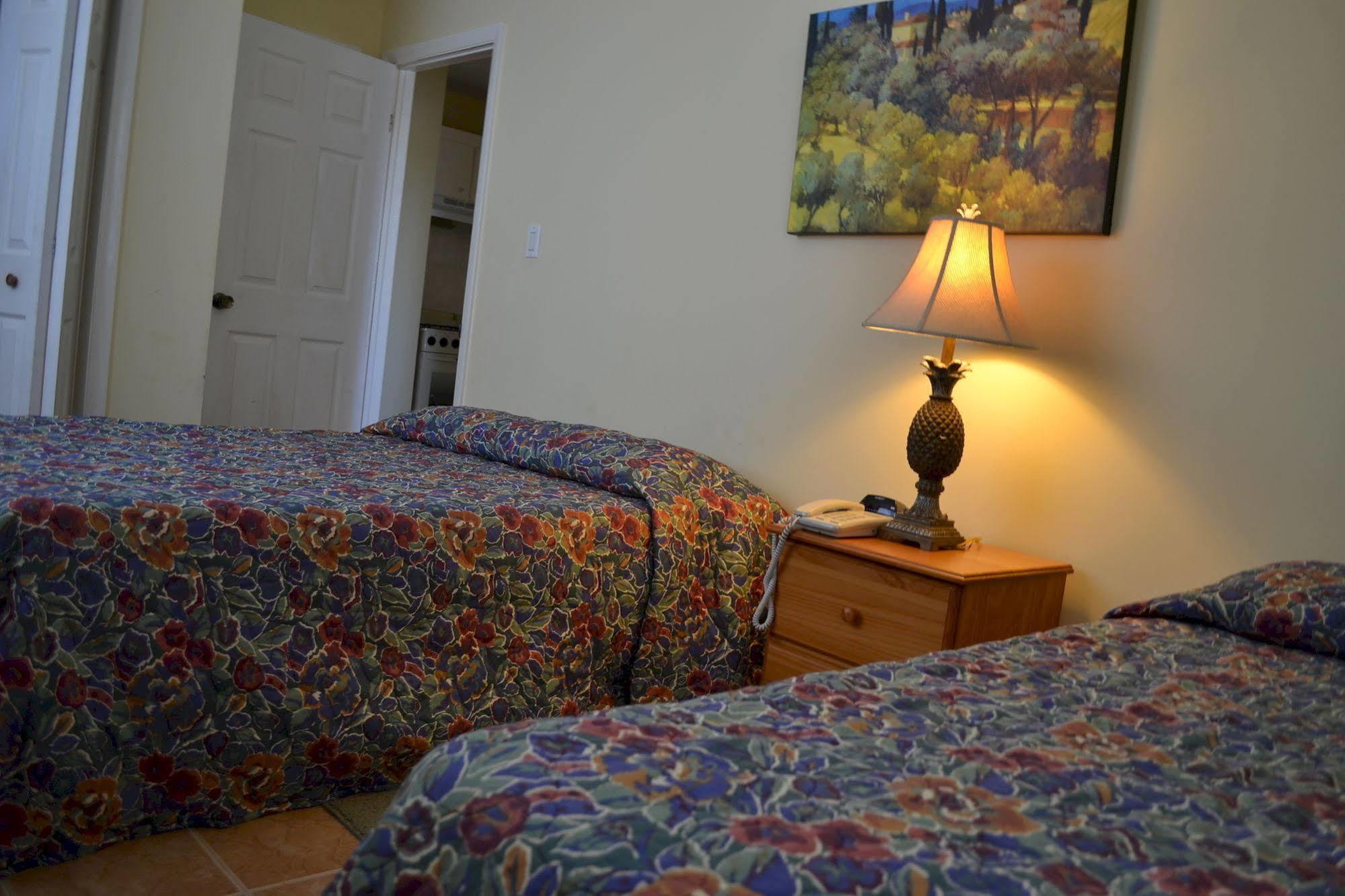 Paige Pond Country Inn St. John's Eksteriør bilde